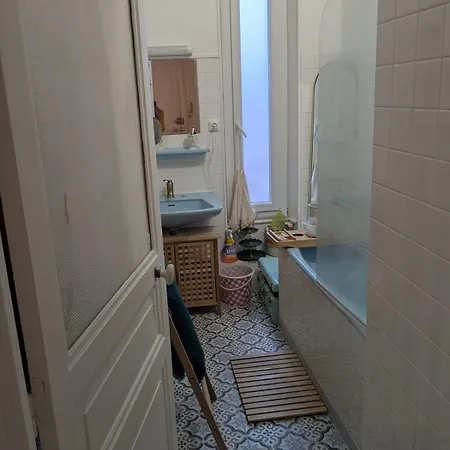 Appartement Grand F3 Ferrand Centre Et Garage Salins